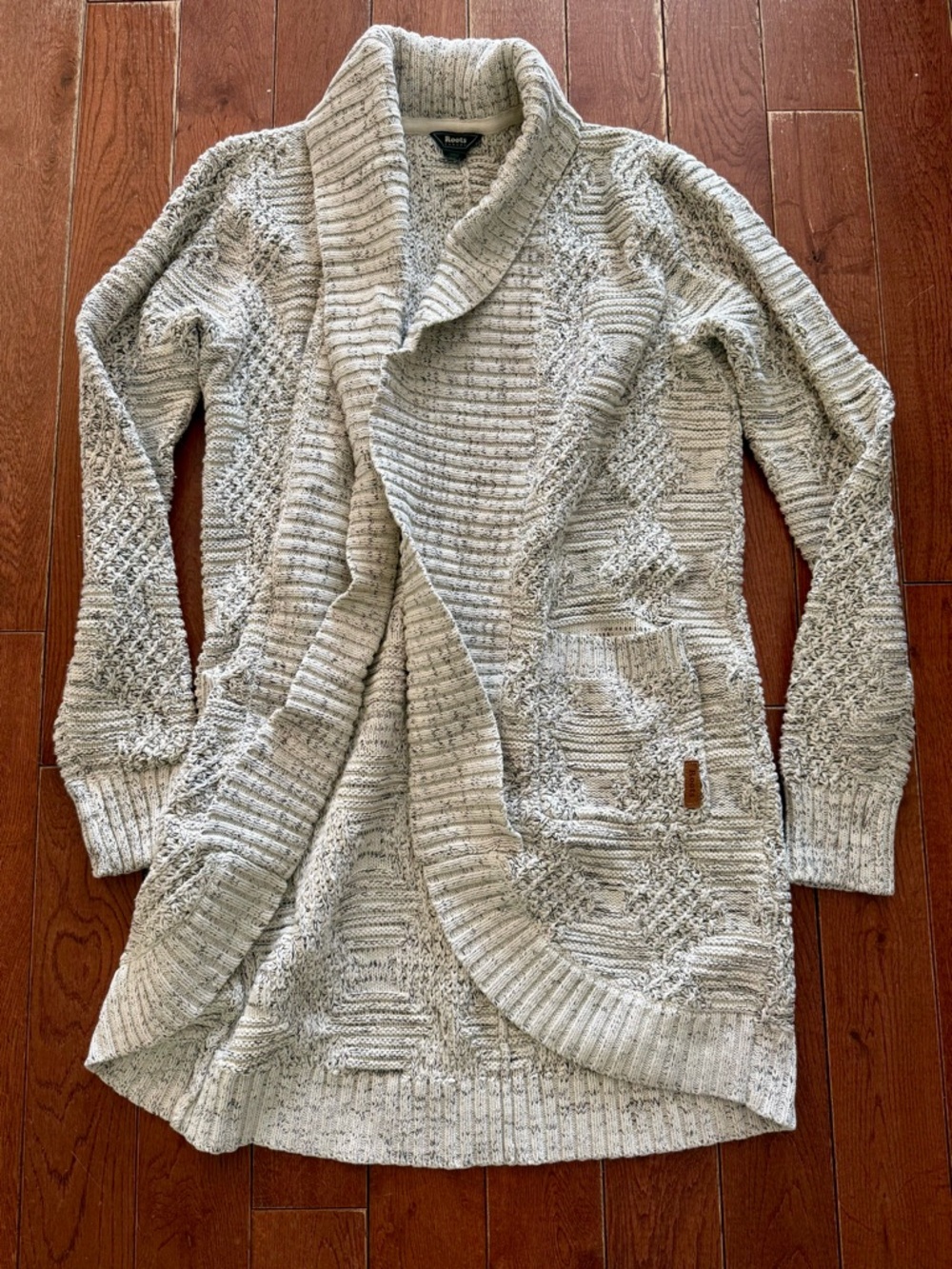 ROOTS thick knit Cardigan cream grey snowy owl cableknit